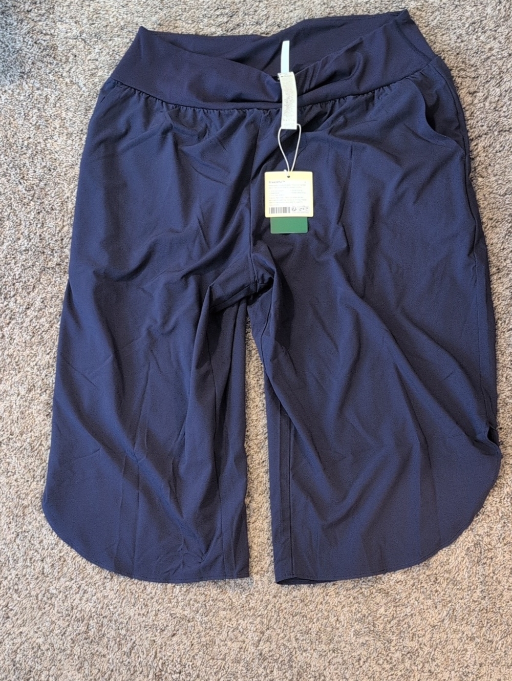 HALARA Women's Navy Athletic Capris